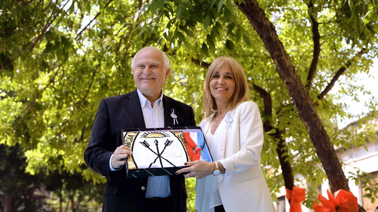 El gobernador en los festejos de una escuela de Rosario