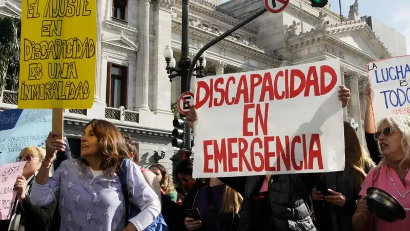 Personas con discapacidad: Milei eliminó los pasajes gratuitos