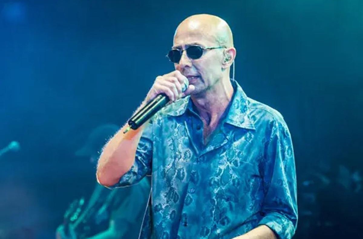 En 1976 fundó Patricio Rey y sus Redonditos de Ricota junto a Skay Bellison.