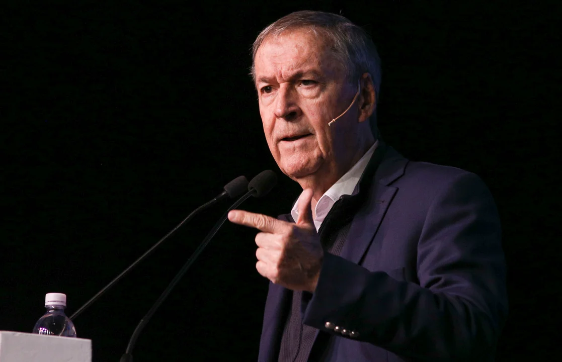  Schiaretti pidió la renuncia de Manuel Adorni