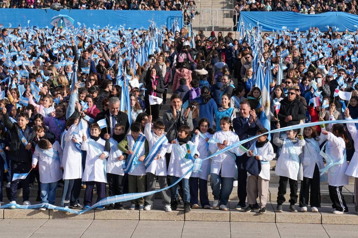 8.000 alumnos de todo el país prometieron lealtad a la bandera