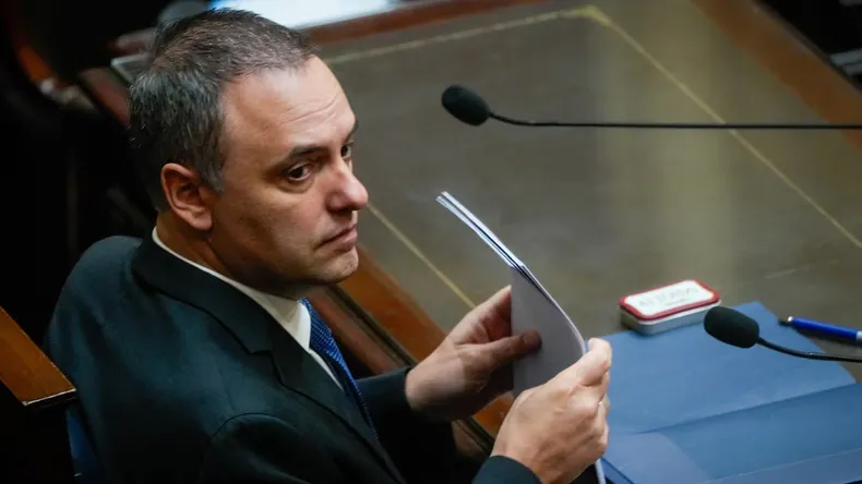 Interna al rojo vivo: crecen los rumores sobre la renuncia de Adorni