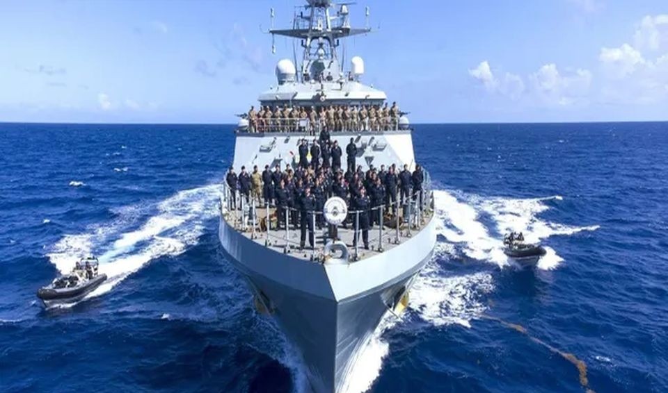 Un buque de guerra británico cruzó aguas argentinas