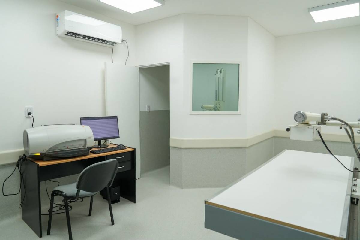 El Vera Candiotti inauguró la primera sala de Rayos X digitalizada