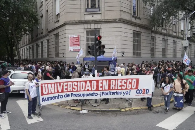 Docentes de la UNR harán siete días de paro