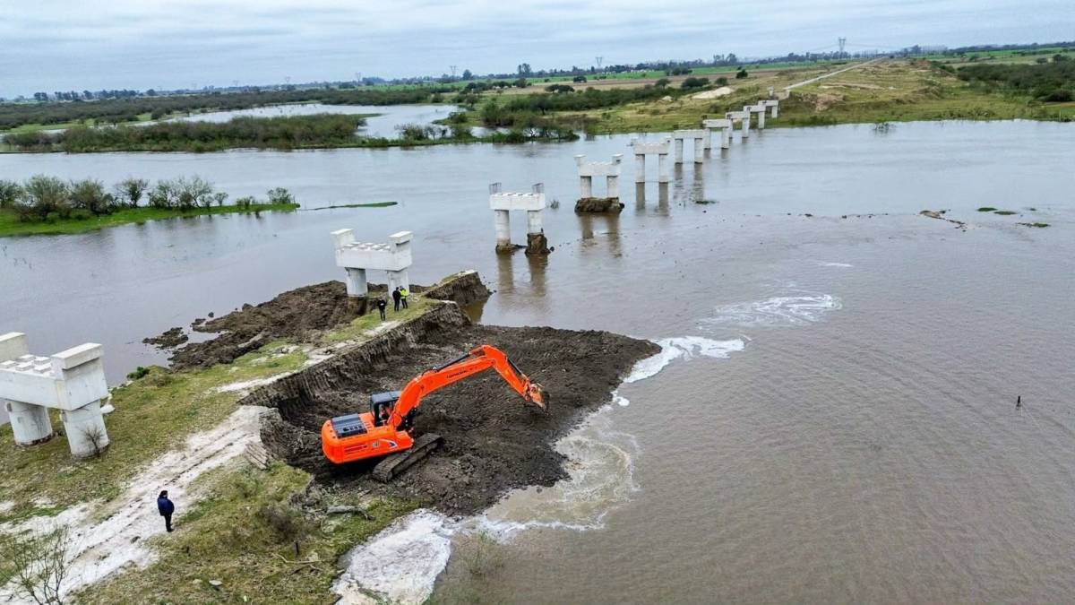Desarman una obstrucción de 500 metros en el Río Salado