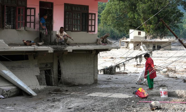 Nepal: ya hay más de 1.000 muertos y 4.600 desaparecidos