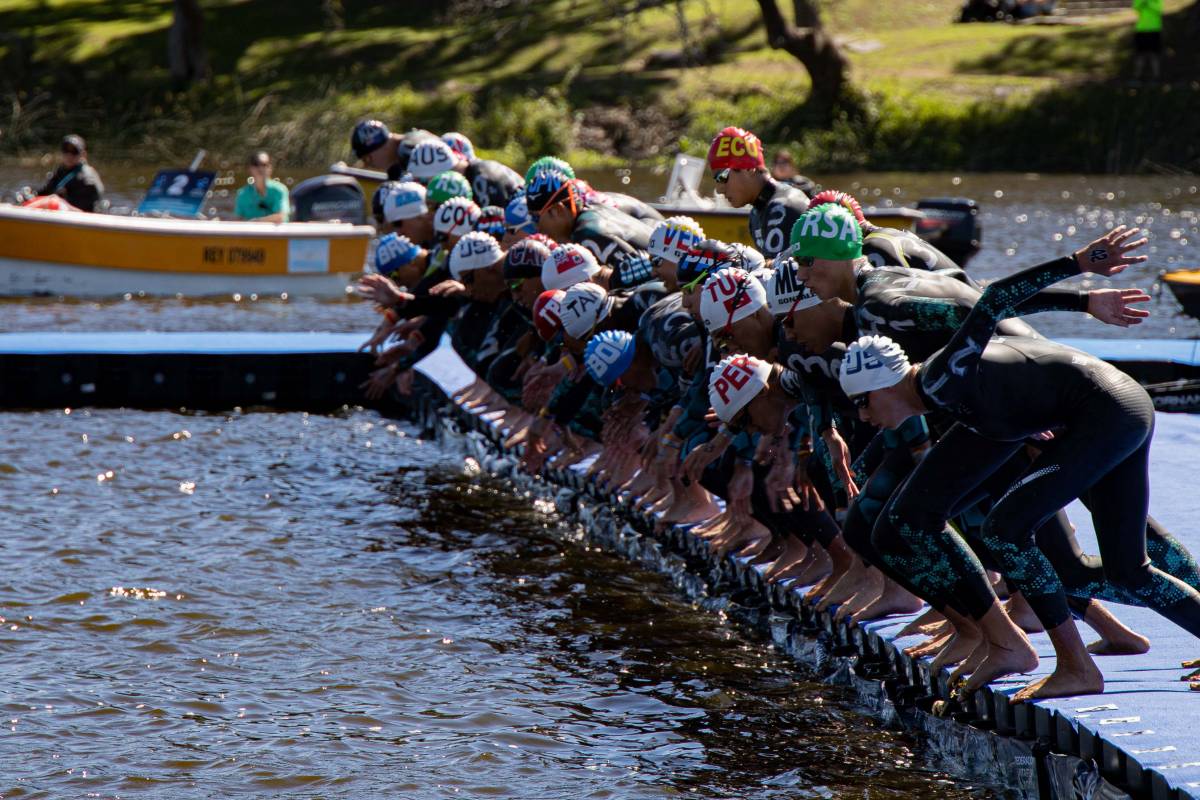 El lago del Parque del Sur, escenario de un histórico Mundial Juvenil de Aguas Abiertas