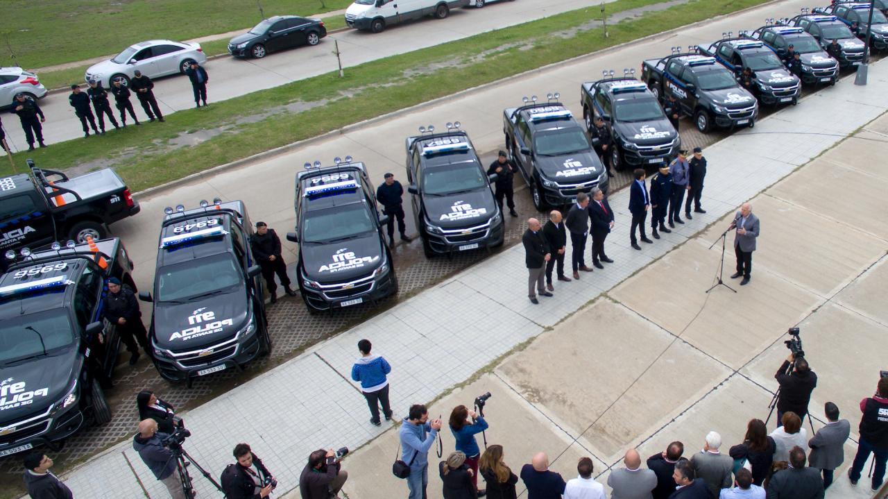 El gobernador habló de “cambios profundos” en la Policía
