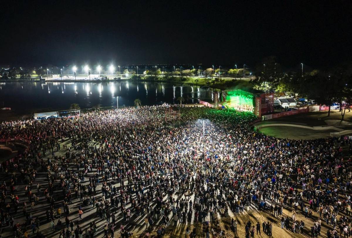 Más de 30.000 personas coparon el Fan Fest de Santa Fe