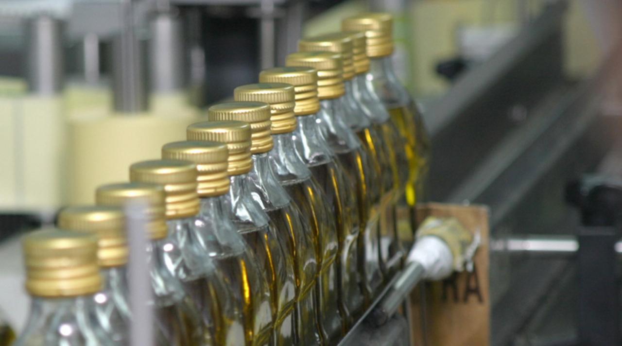 Los obreros aceiteros acordaron un plus de 15.600 pesos