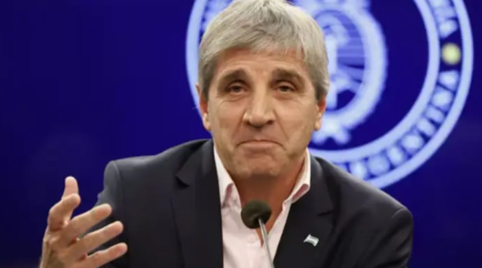 Luis Caputo: 