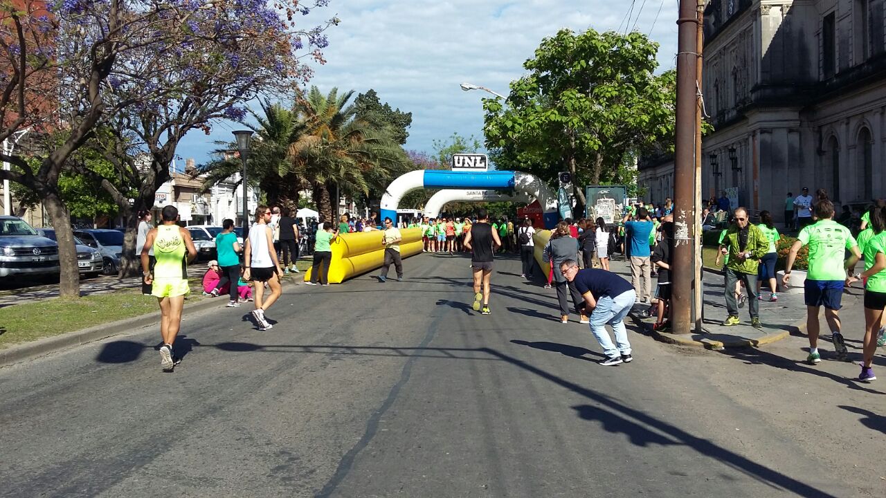 Gran participación de atletas en la maratón de la UNL