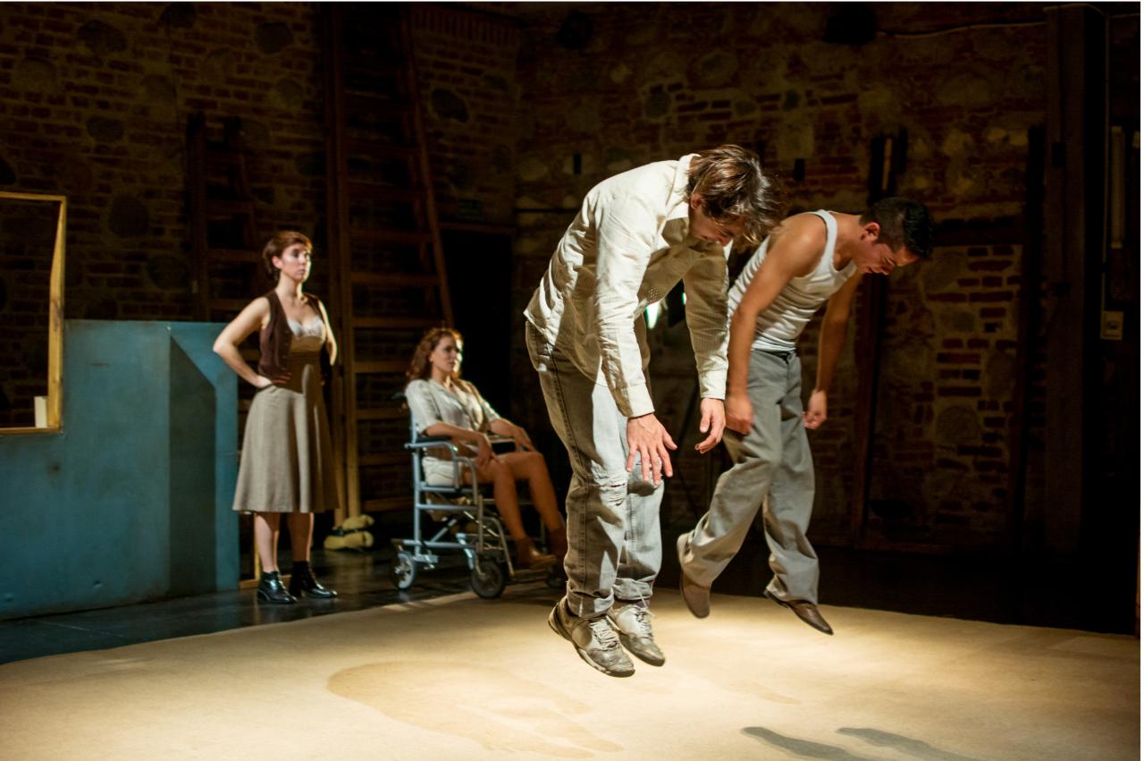 Obras teatrales emocionan a Santa Fe