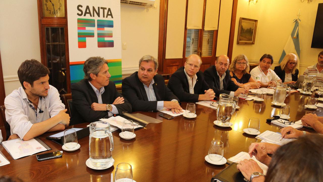 Planean un plan de salvataje para el sector lácteo