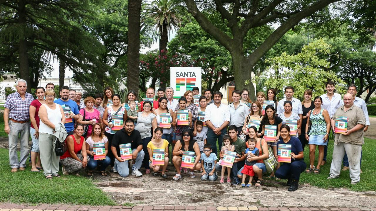 La provincia entregó nuevos lotes en Correa