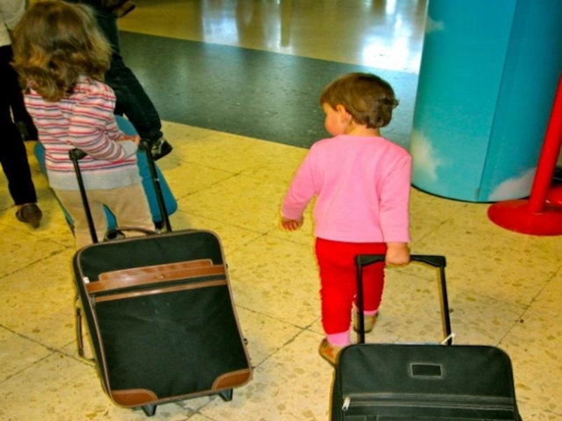 El Registro Civil autoriza los viajes de menores de edad