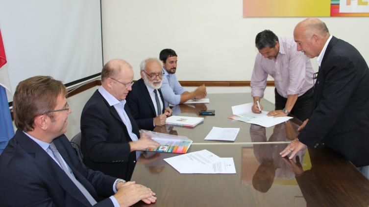 La provincia entregó 1 millón de pesos para fortalecer el turismo