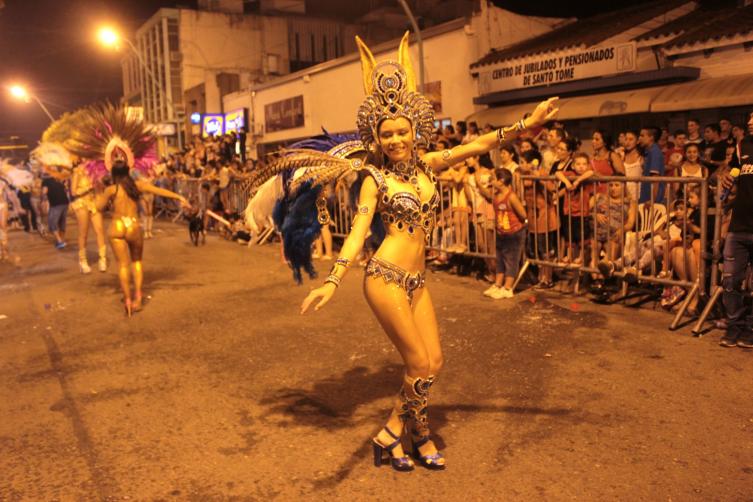 Una multitud disfrutó de los carnavales santotomesinos