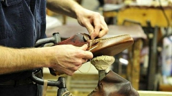 Cierran tres fábricas de calzado y despiden a 30 obreros