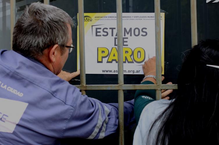 Paran los municipales en toda la provincia