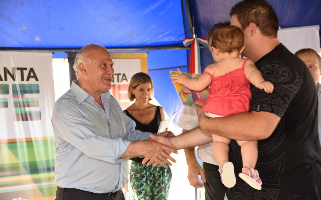 Rafaela: la provincia hizo realidad el sueño de la casa propia para 100 familias