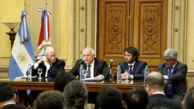 Lifschitz envió a la legislatura los pliegos de Fiscales y Defensores