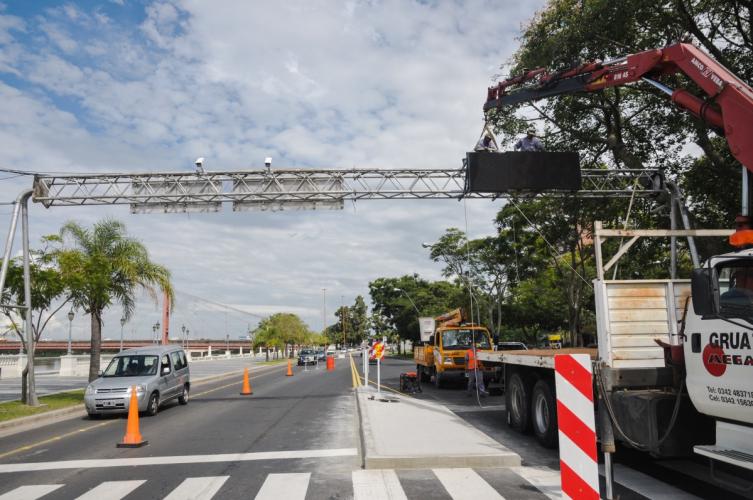 Instalan el primer cartel de mensajería variable