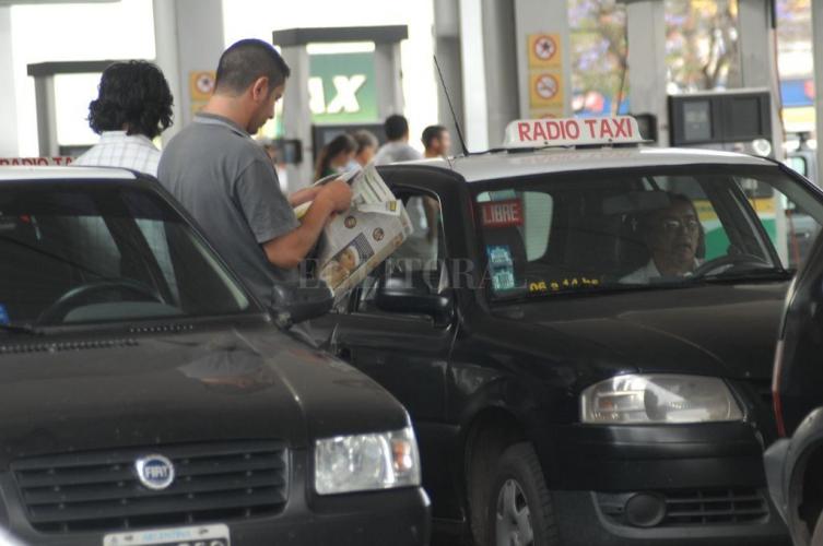 En Santa Fe obligan a los taxis a tener AA