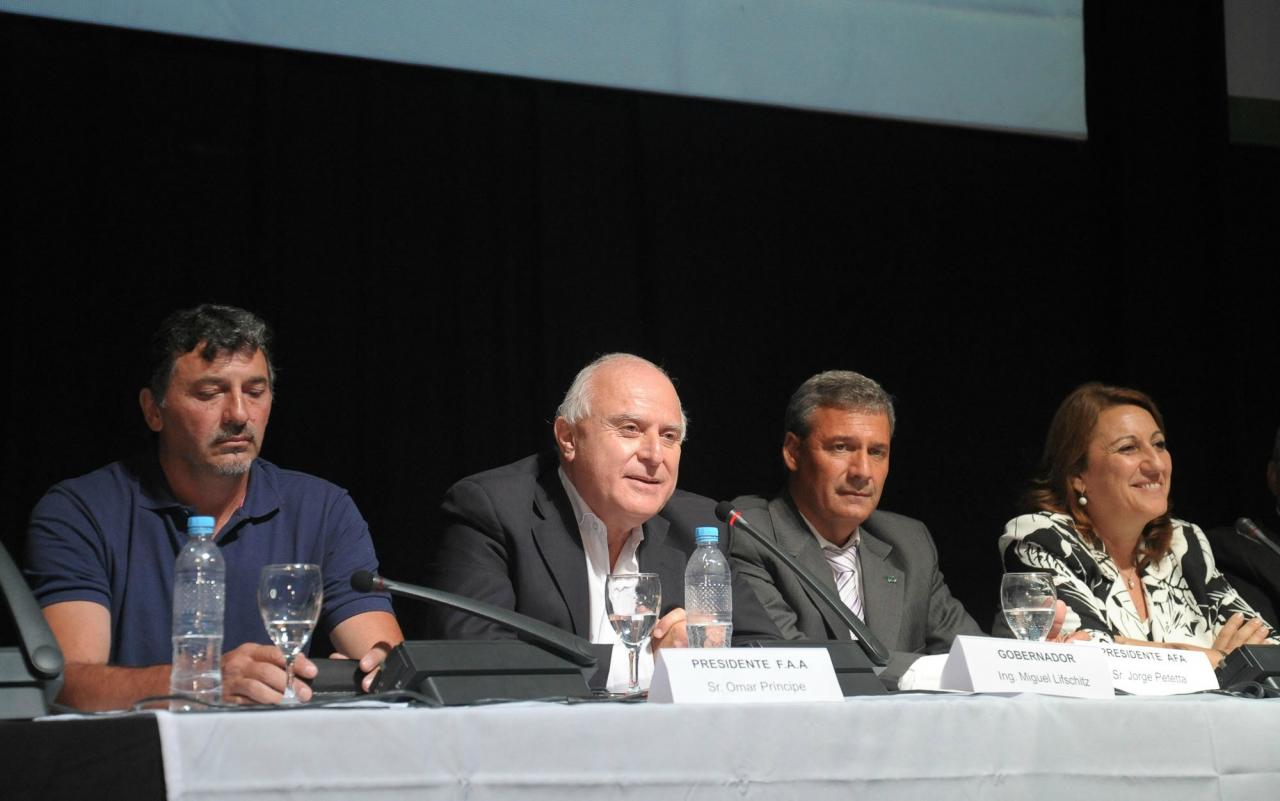 Lifschitz: “No imagino un futuro para Argentina sin el movimiento agrario” 