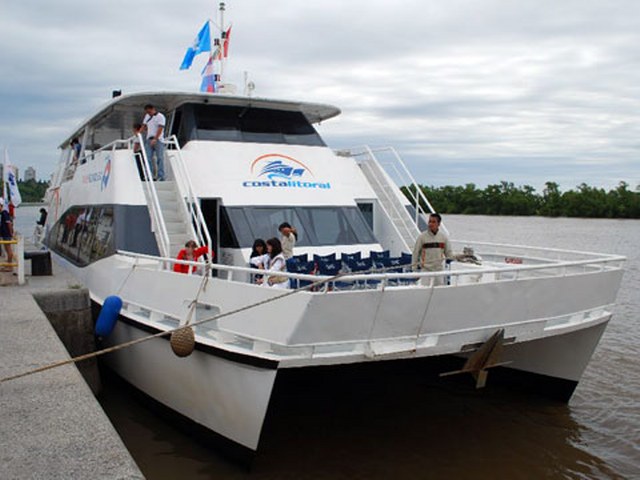 Paseos náuticos: vuelve a prestar servicios el Catamarán Costa Litoral