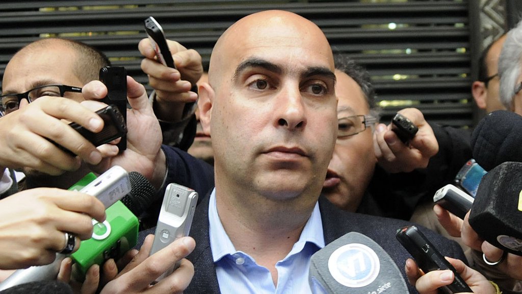 El gobierno anticipa sumas fijas y ratifica un techo del 25 % en paritarias