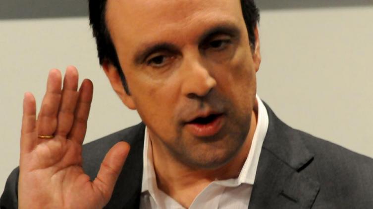 Corral se recupera de una intervención médica